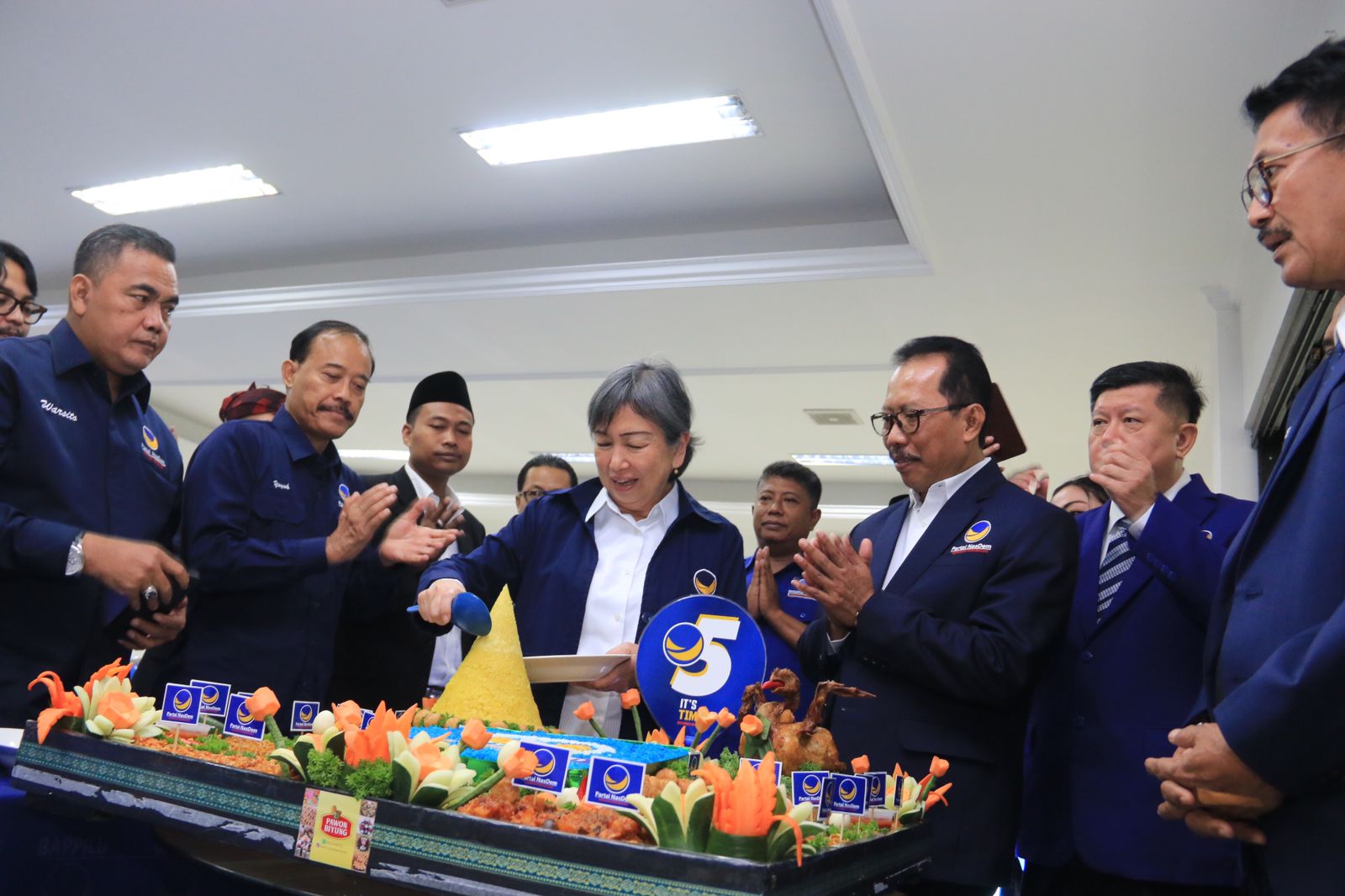 Nasdem Jawa Timur Daftarkan Bacaleg ke KPUD, Lampaui Kuota Perempuan 