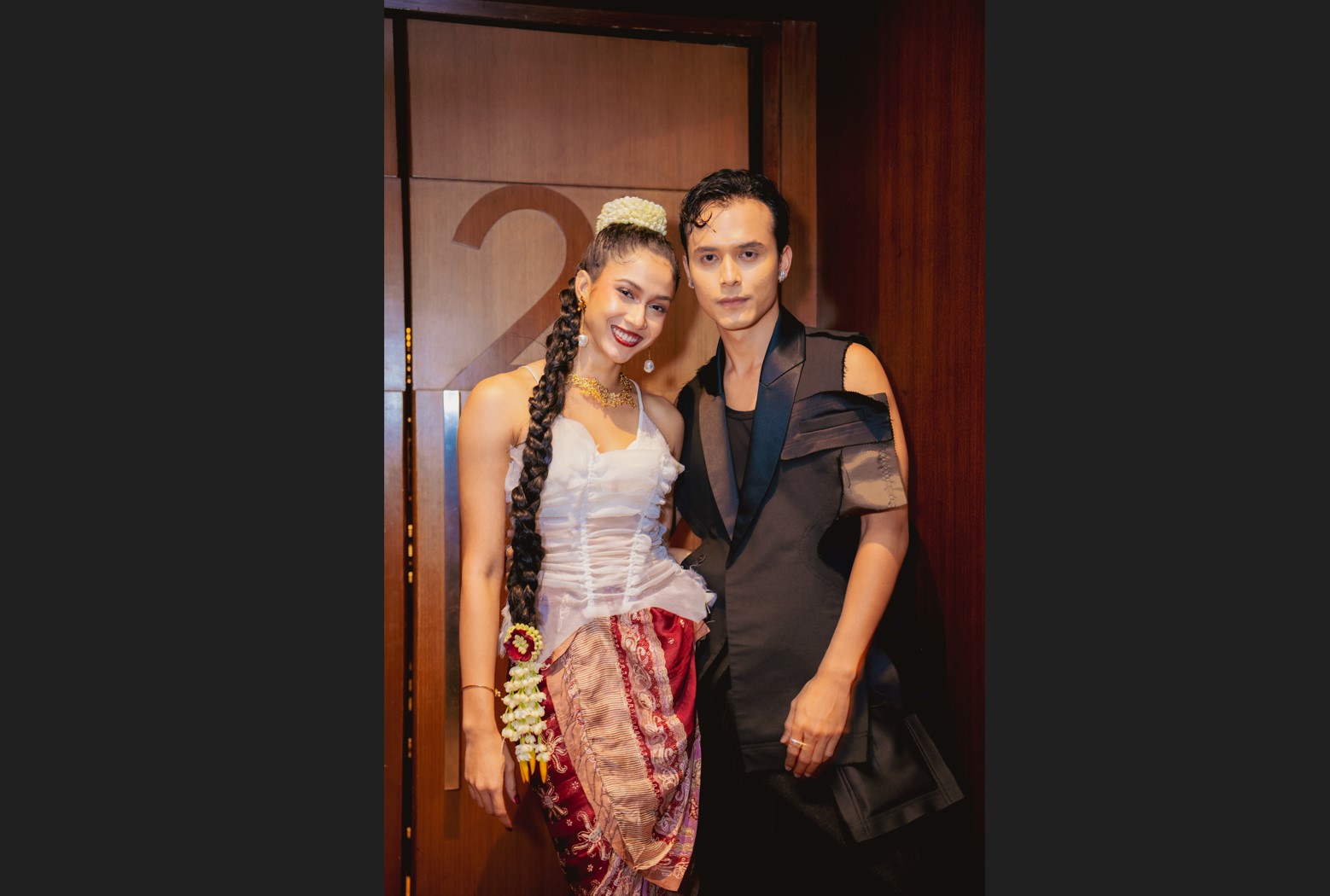 Pemeran di film Kajiman: Iblis Terkejam Penagih Janji, Aghniny Haque (kiri) dan Jourdy Pranata.