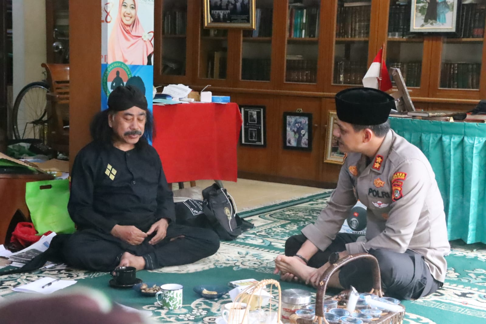 Kapolres Tangerang Selatan (Tangsel) AKB Faisal Febrianto, mengunjungi Pondok Pesantren (Ponpes) Ummul Qura