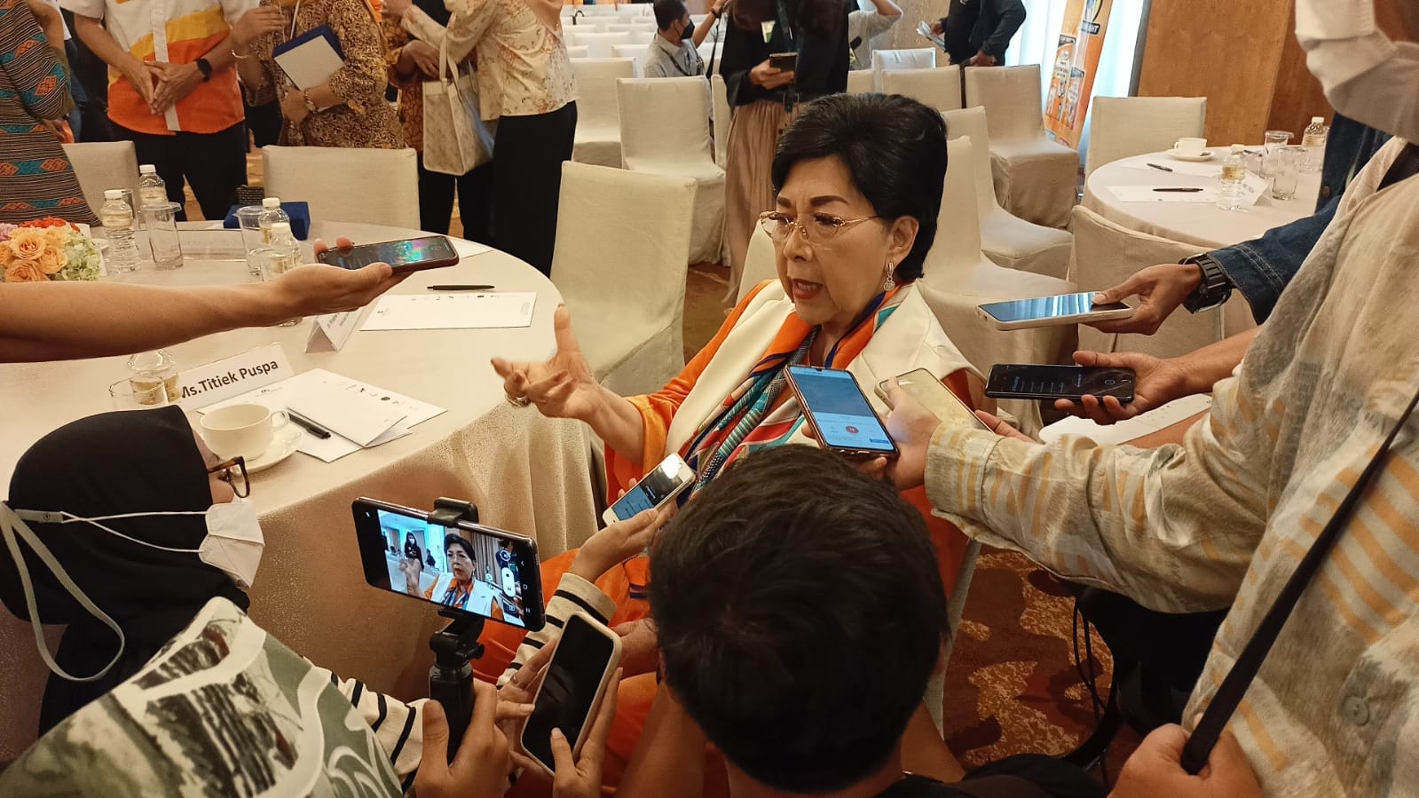 Titik puspa berhenti menulis lagu