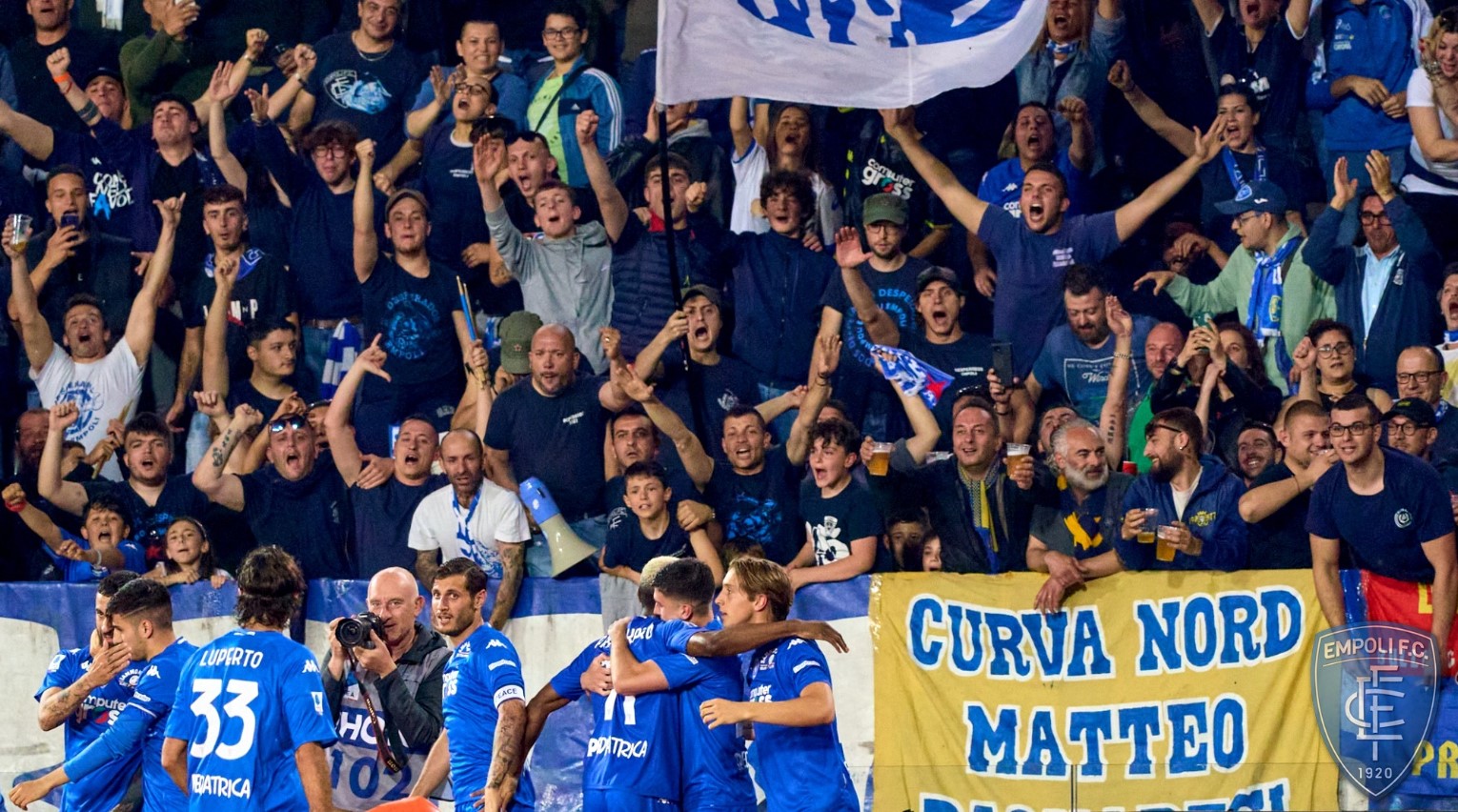 Para pemain Empoli melakukan selebrasi usai mencetak gol ke gawang Juventus di laga Serie A. 