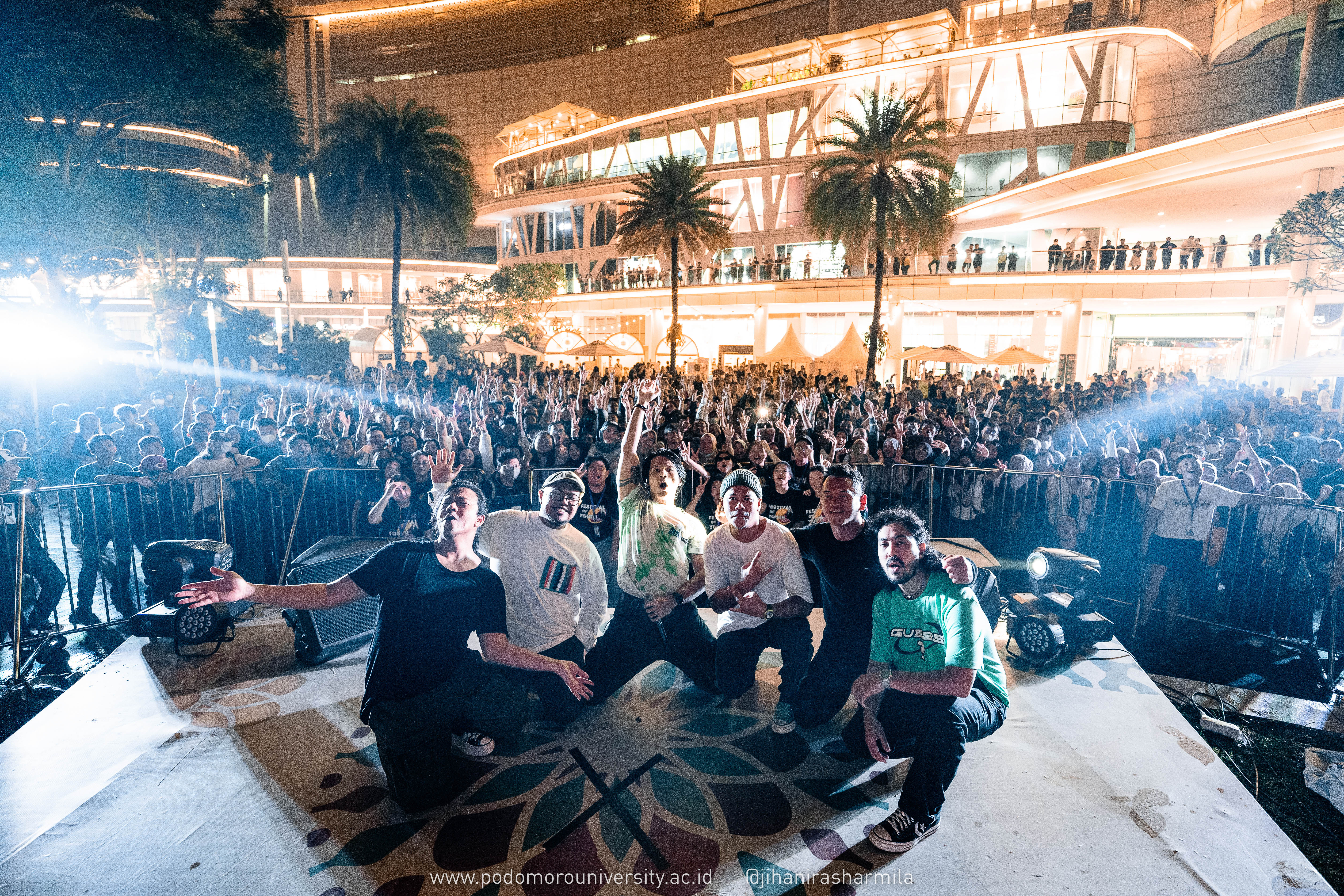 Penampilan Nidji di Festival of Youth 2.0