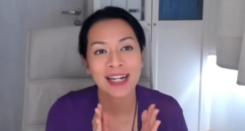 Dee Lestari saat konferensi pers daring.