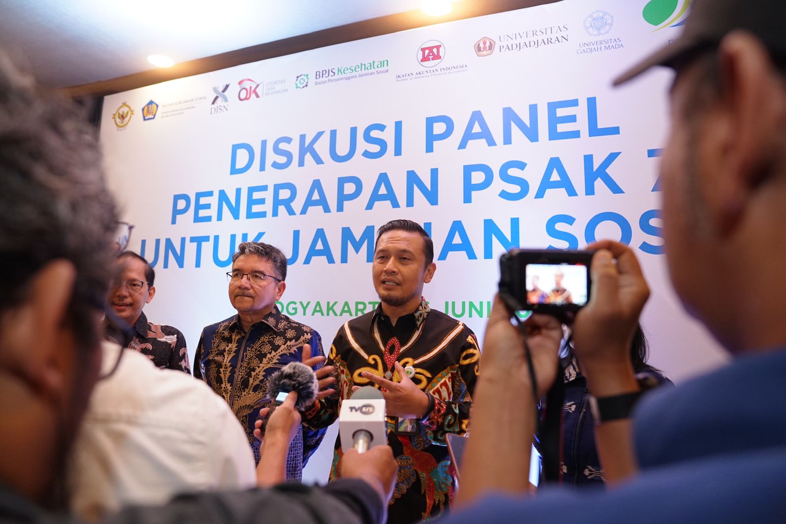 Kegiatan Diskusi Panel Penerapan PSAK 74 untuk Jaminan Sosial di Yogyakarta, Jumat (16/6). 