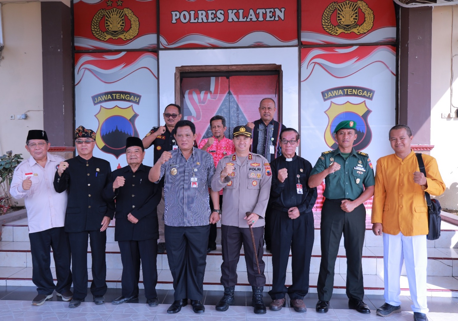 Sejumlah tokoh di Klaten, Jawa Tengah, sepakat mengawal pemilihan kepala desa yang berlangsung aman.