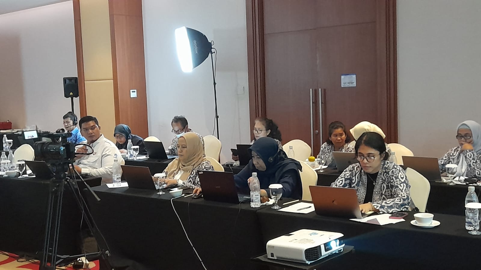 Suasana dialog dan diskusi yang digelar oleh BPOM. 