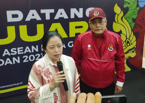 Ketua DPR RI Puan Maharani usai menyambut kepulangan kontingen Indonesia di Bandara Adi Soemarmo, Sabtu (10/6). 