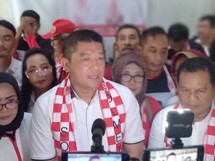 Silfester Matutina (tengah).