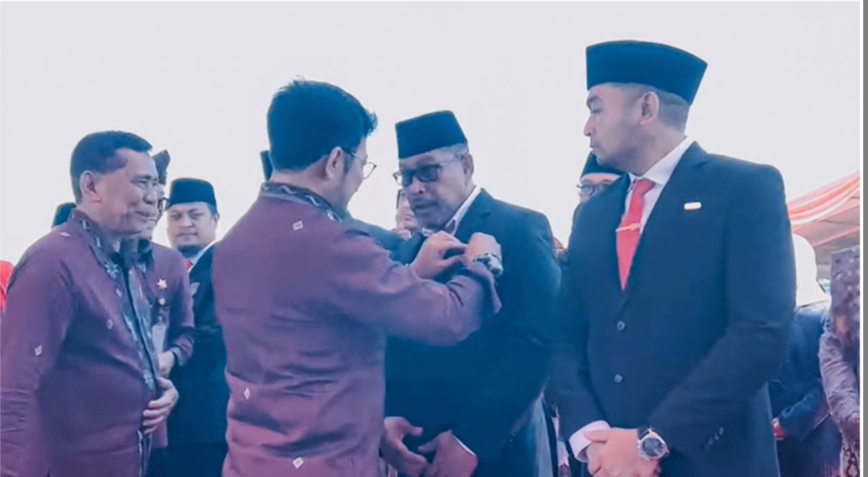 Gubernur Maluku Murad Ismail menerima Tanda Jasa Satyalencana Wira Karya