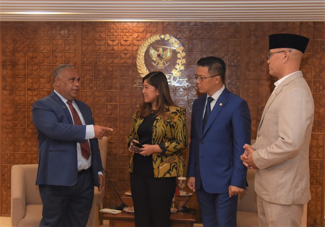 Ketua Komisi I DPR RI Meutya Viada Hafid usai menerima kunjungan kehormatan Pemerintah Vanuatu yang diwakili oleh Menlu  Jotham Napat