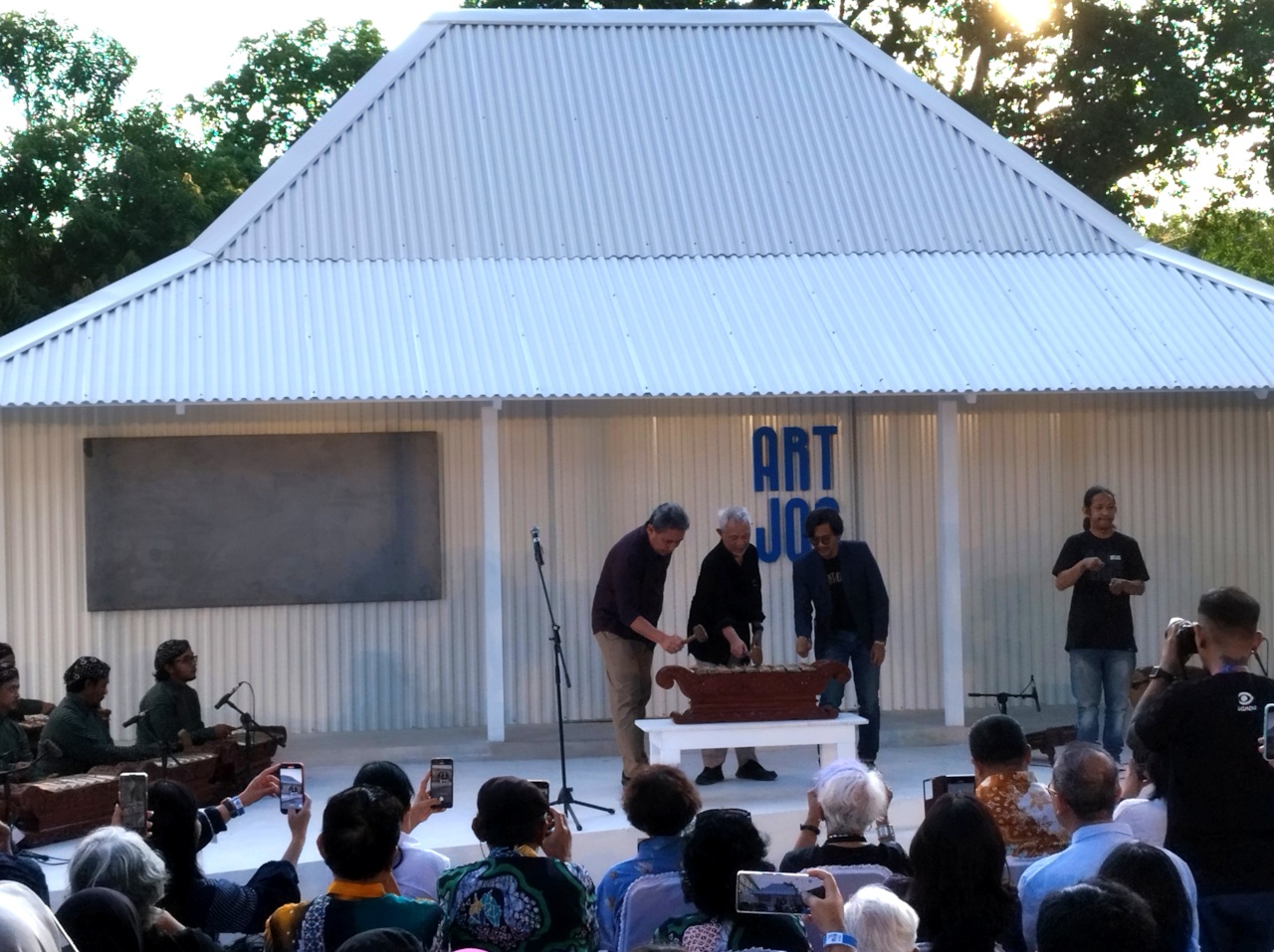 Pembukaan Artjog 2023 oleh Hilmar Farid, Goenawan Mohamad, dan Heri Pemad di Jogja National Museum, Jumat (30/6/2023).