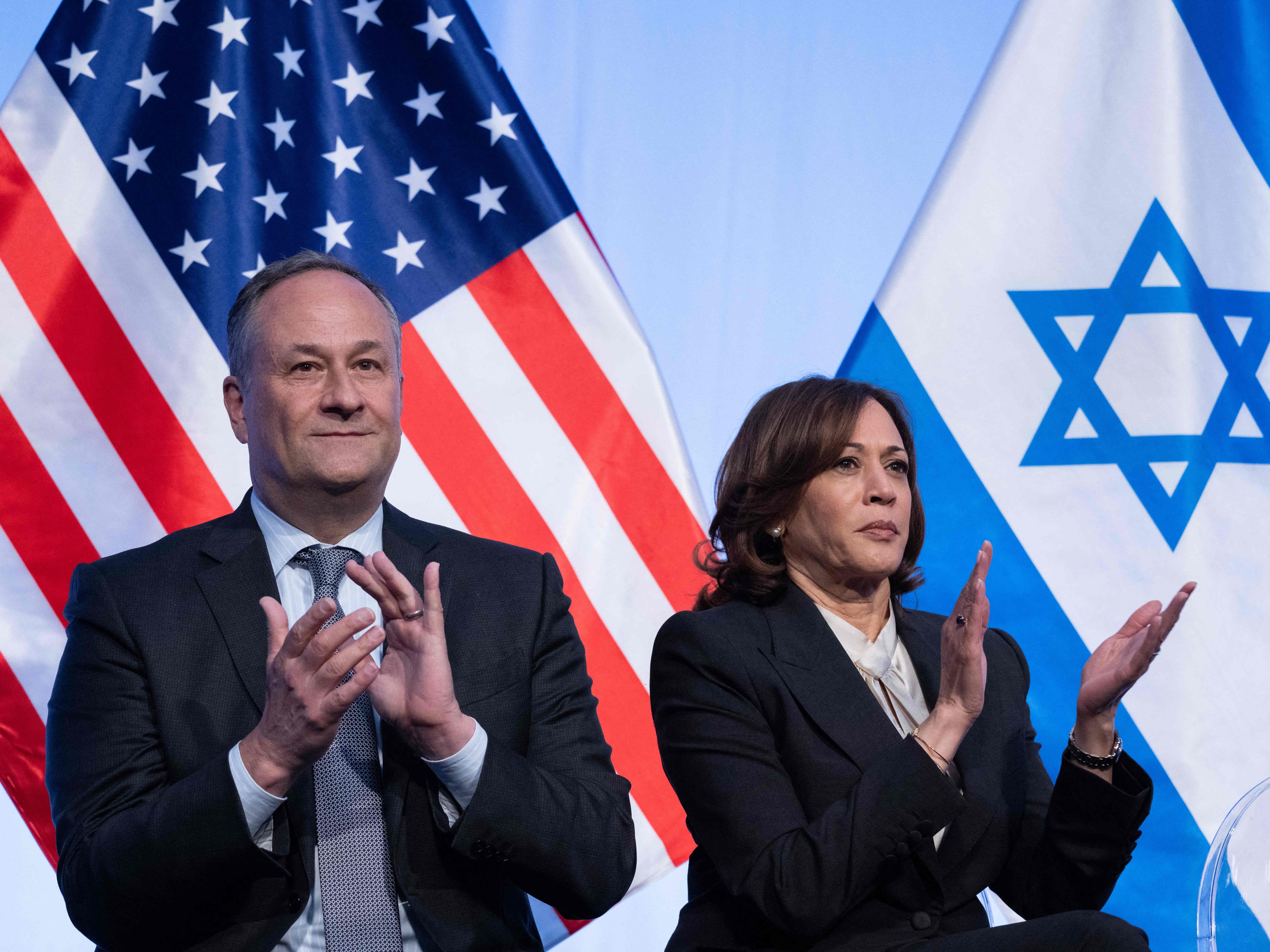 Wakil Presiden AS Kamala Harris (kiri) dan suaminya, Doug Emhoff, menghadiri Resepsi Hari Kemerdekaan Israel.