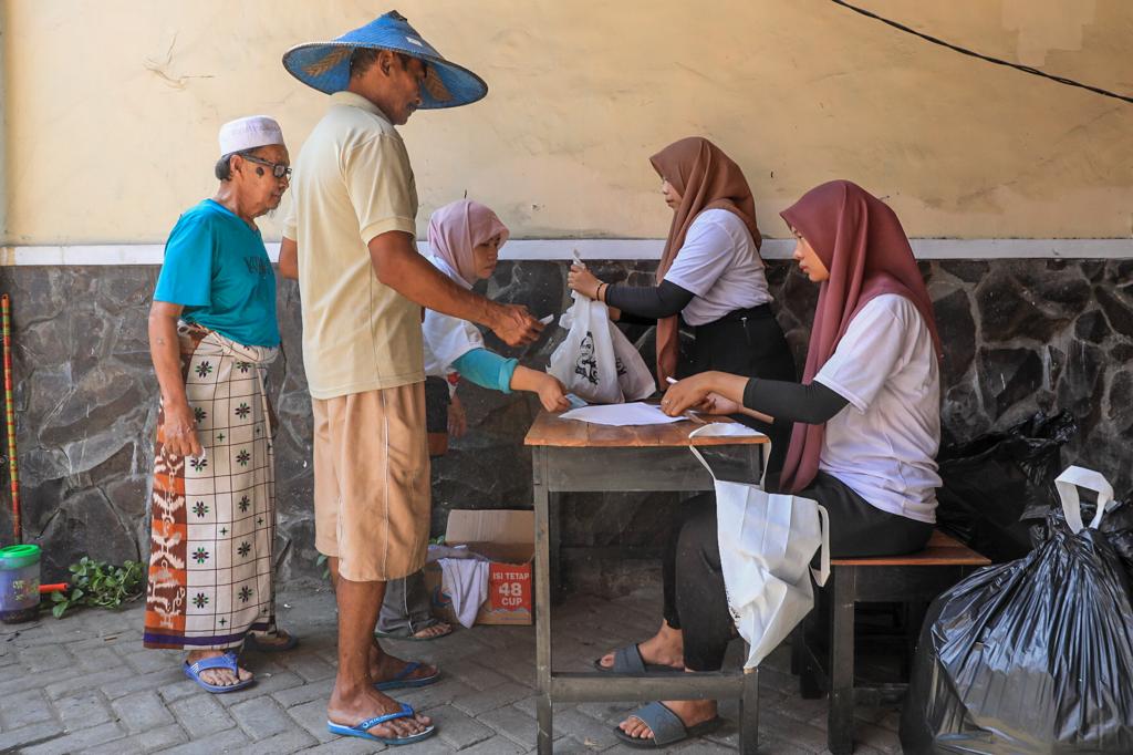 Rayakan Idul Adha, OMG Jatim Sembelih Seekor Sapi di Surabaya