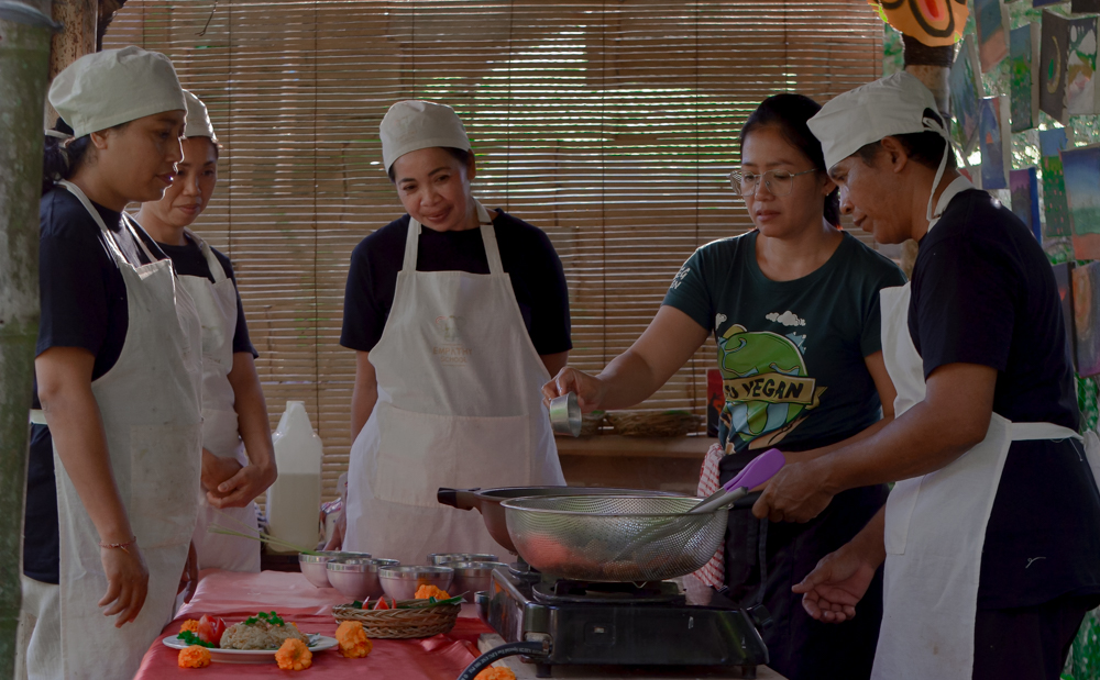 Pelatihan memasak makanan berbasis nabati di Sekolah Citra Bangsa (SCB) Taman Dayu Pandaan di Pasuruan, Jawa Timur 