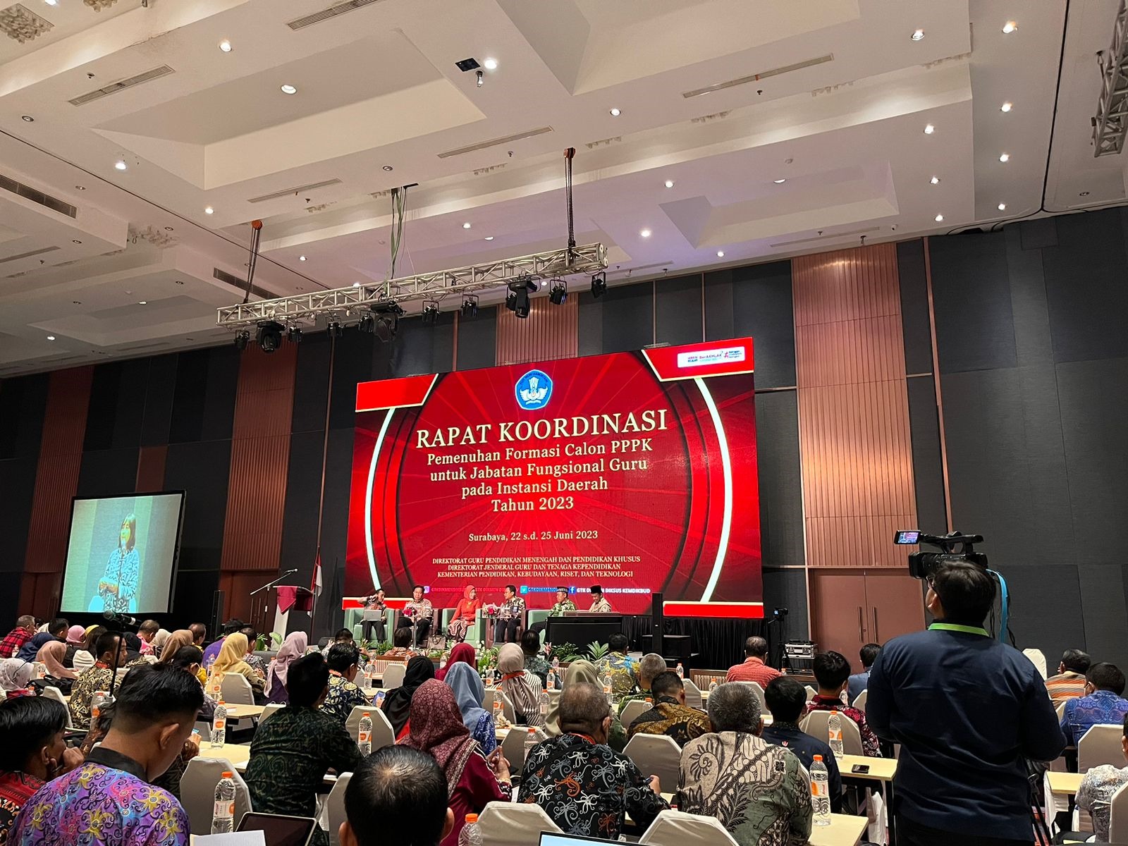 Pemerintah Ajak Pemda Tambah Formasi Guru PPPK 2023