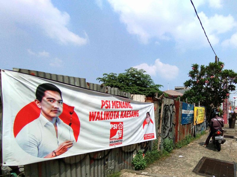 Spanduk PSI untuk dukungan kepada Kaesang Pangarep.