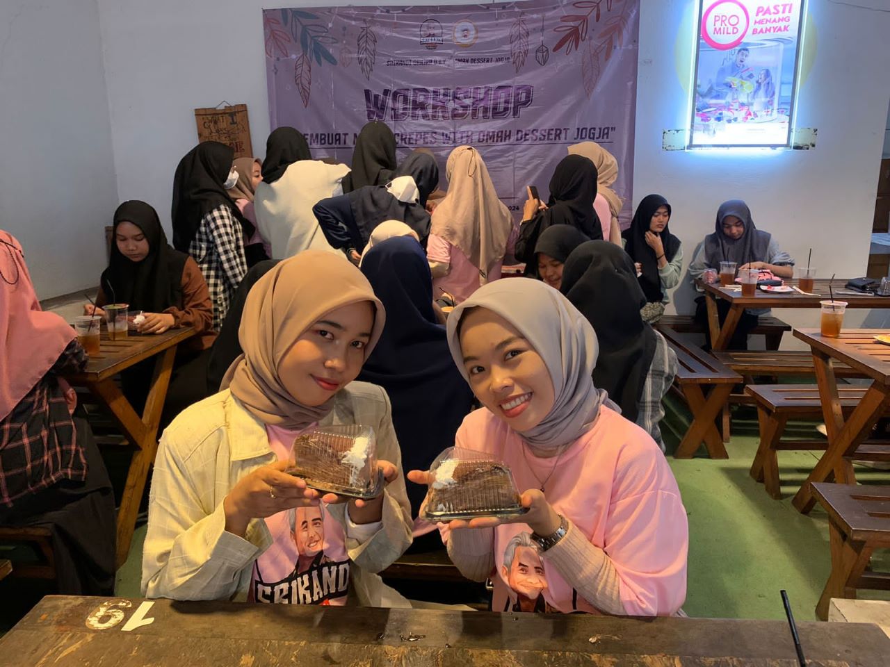 Pelatihan membuat Mille Crepes yang digelar Srikandi Ganjar DIY