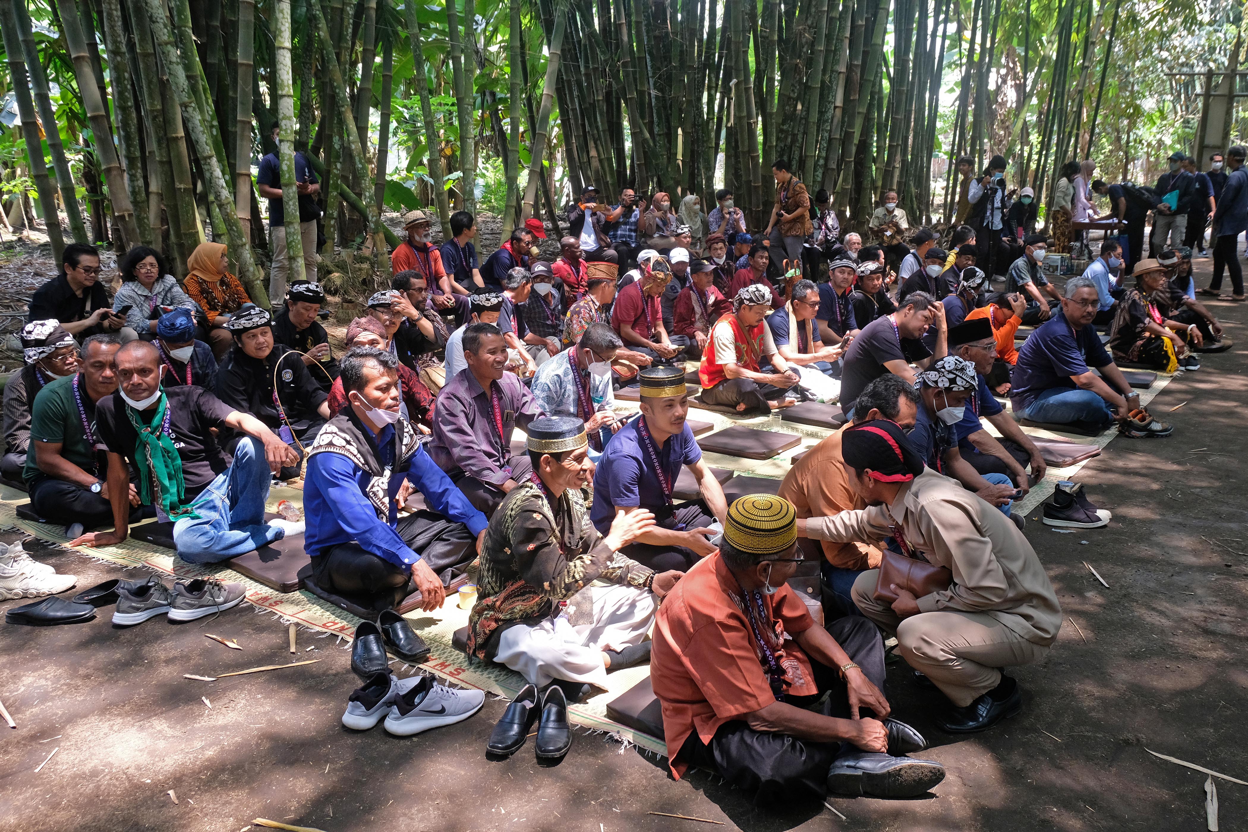 Tetua adat dan perwakilan penghayat kepercayaan berkumpul saat temu adat budaya spiritual