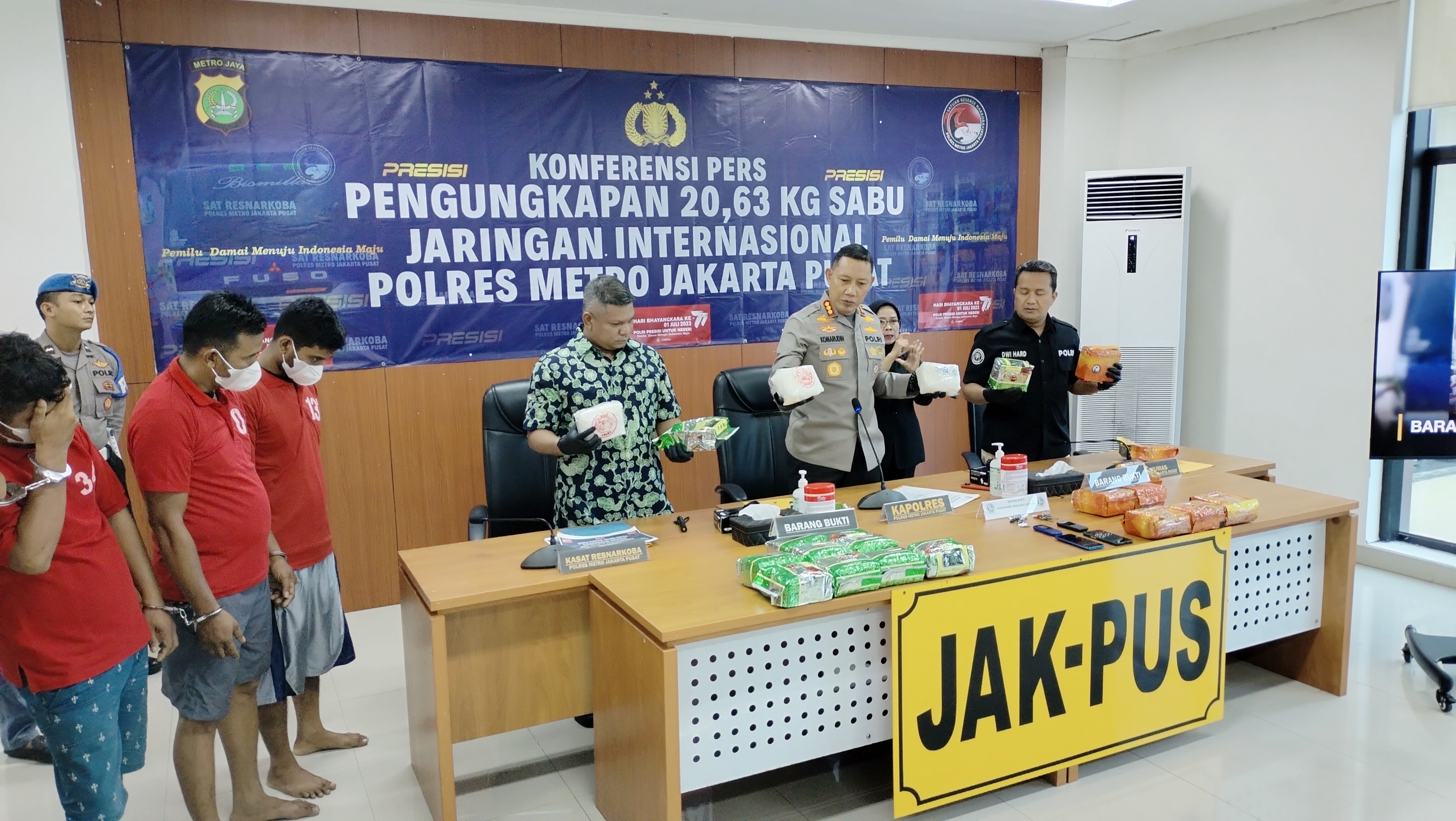 Empat tersangka pengedar narkoba jeni sabu ditangkap Polres Jakut
