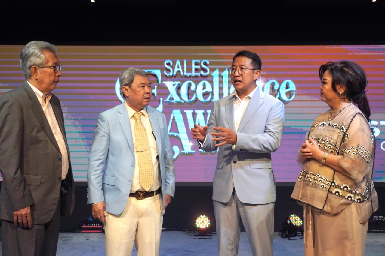 Direksi Vista Land berbincang saat acara Excellence Award 2023