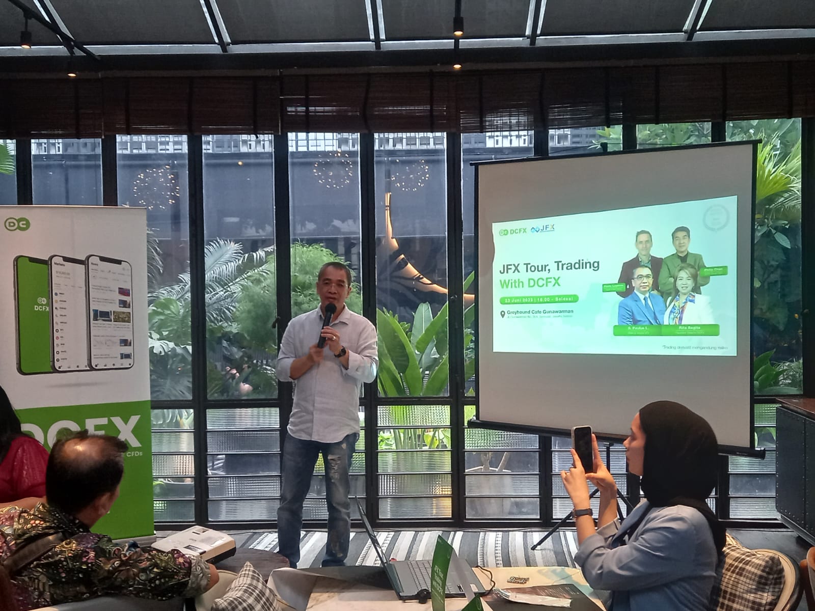 JFX bersama DCFX melakukan tour collaboration literasi untuk meningkatkan pemahaman masyarakat atas industri perdagangan berjangka komoditi.