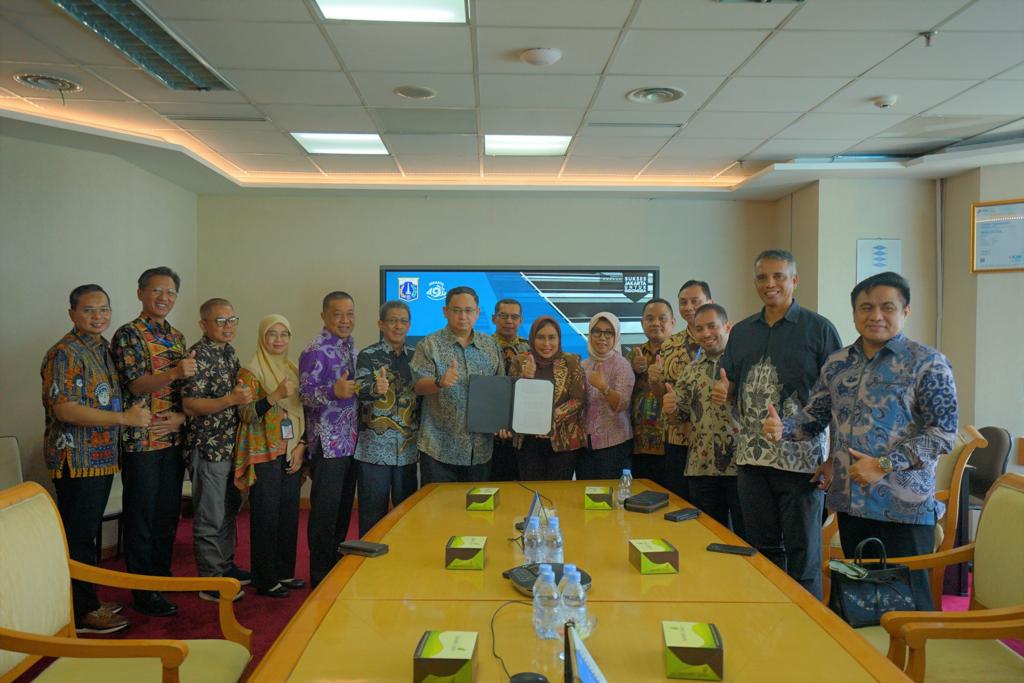 Acara penandatanganan antara Sarana Jaya dan PT Jakarta Tourisindo di Jakarta, Kamis (15/6). 