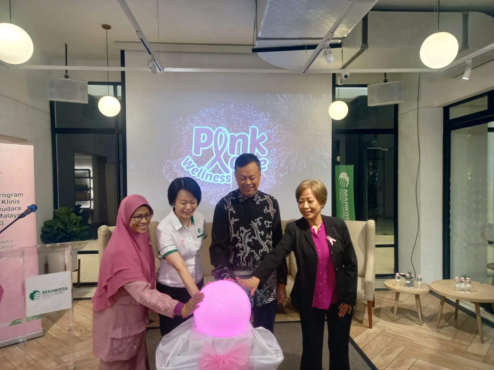MMC Luncurkan Perawatan Kanker Payudara PinkCare Wellness
