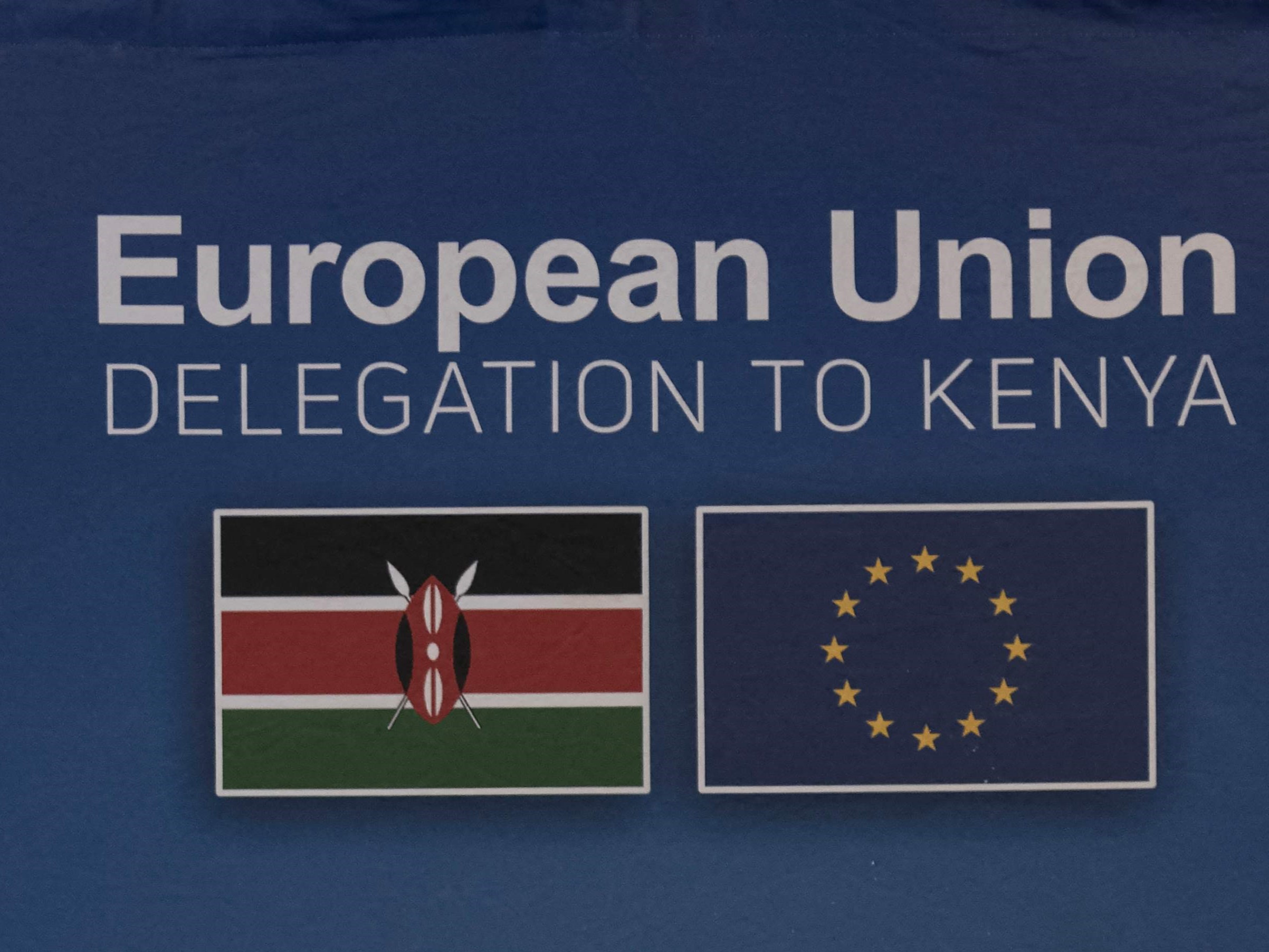 Bendera Kenya dan Uni Eropa.