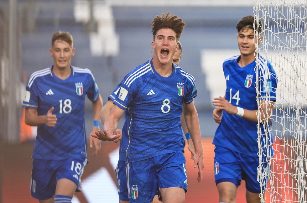 Cesare Casadei (tengah) dari Timnas U-20 Italia menjadi top scorer sementara.