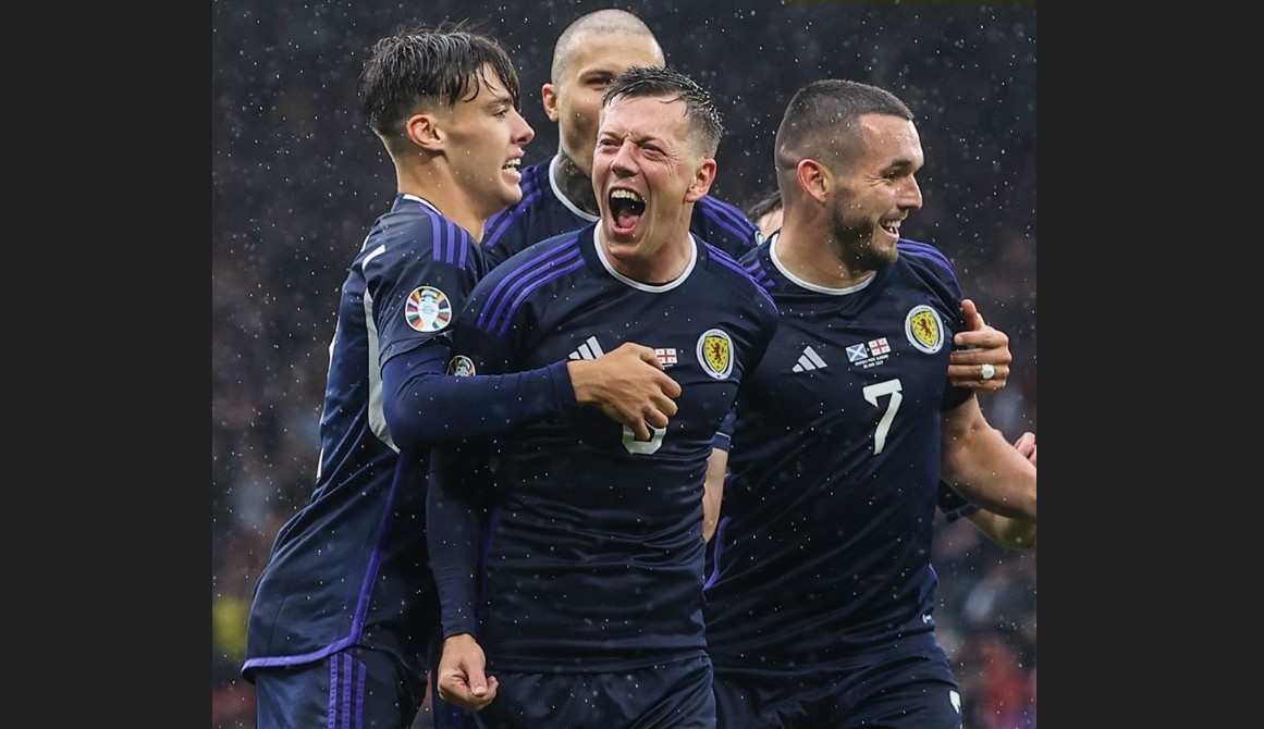 Pemain timnas Skotlandia Callum McGregor melakukan selebrasi usai mencetak gol ke gawang Georgia di laga kualifikasi Piala Eropa 2024.