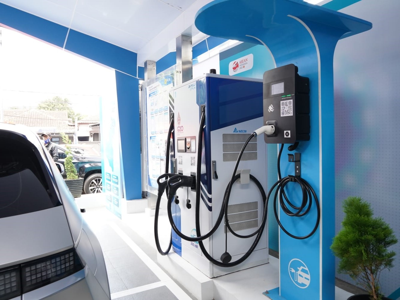 Stasiun Pengisian Kendaraan Listrik Umum (SPKLU) Limbangan, Garut.