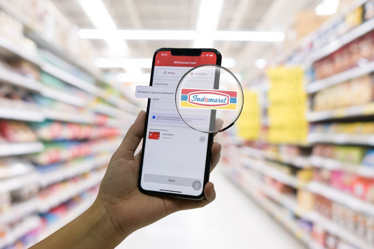 Nasabah Bank DKI kini bisa tarik tunai tanpa kartu di kasir Indomaret