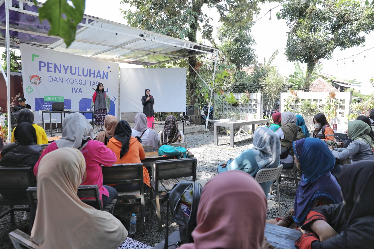 Sukarelawan GMP menggelar penyuluhan soal IVA untuk deteksi dini kanker serviks