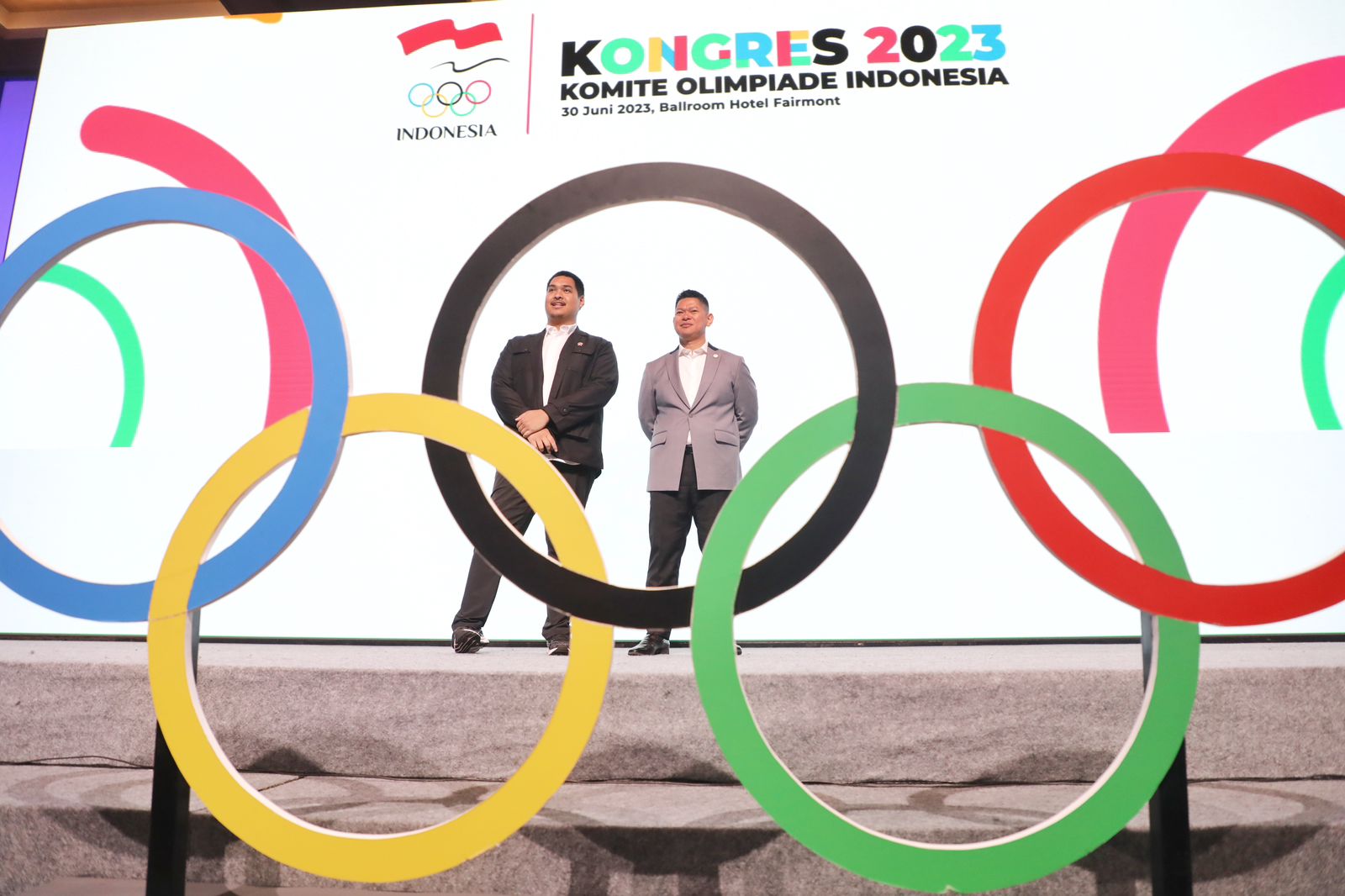 Menpora Dito Ariotedjo bersama Ketua KOI Raja Sapta Oktohari di Kongres KOI 2023