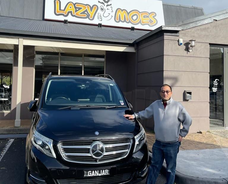 Andy Setyawan WNI di Melbourne dengan kendaraanya berpelat nomor GANJAR