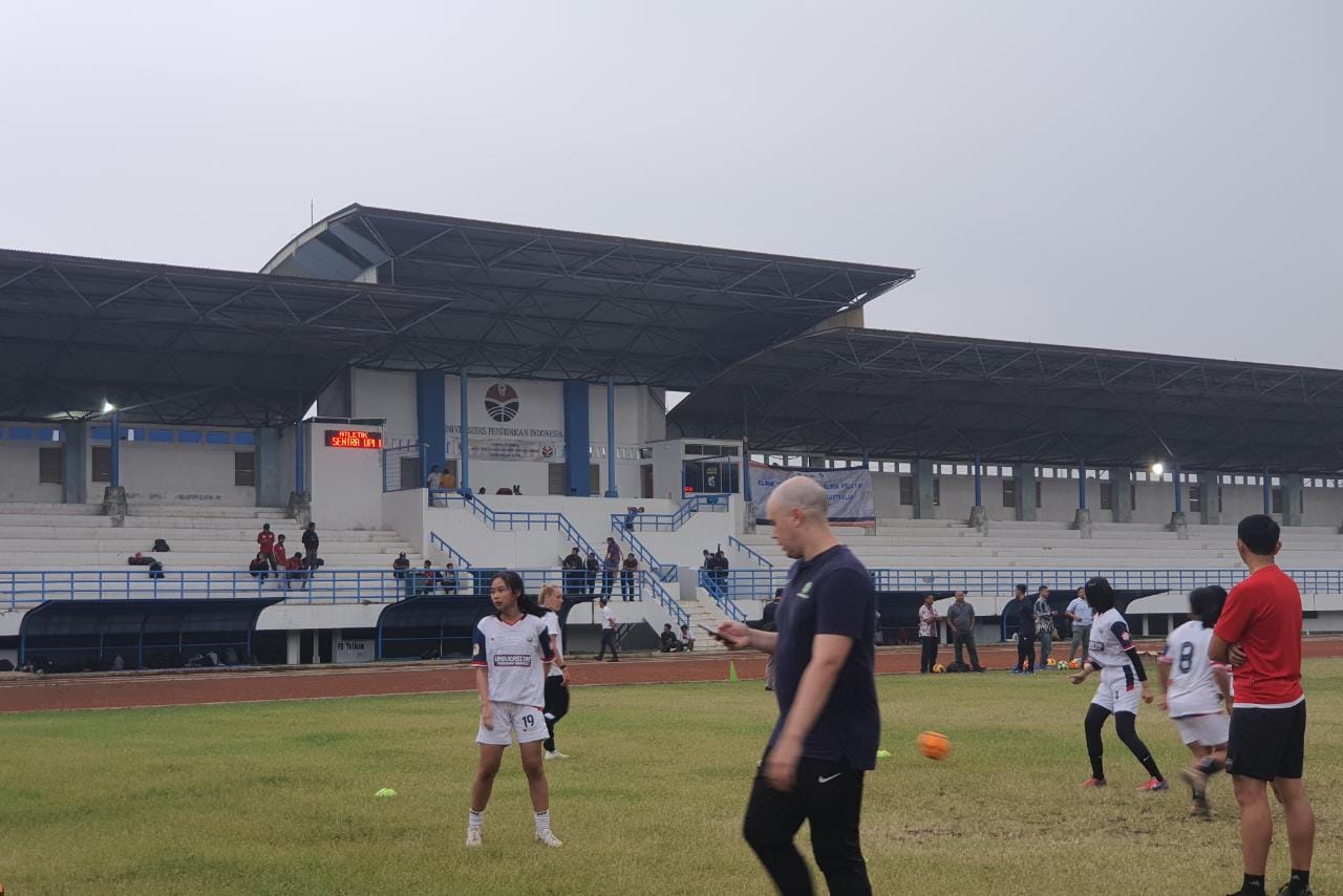 Suasana coaching clinic yang digelar Kedubes Australia di Indonesia dan Asosiasi Sepak Bola Australia di Kampus UPI Bandung