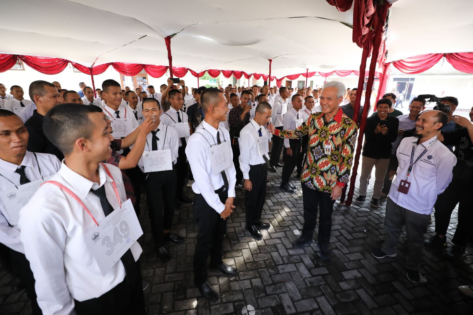 gubernur Jateng Ganjar Pranowo melepas SMK magang ke Jepang