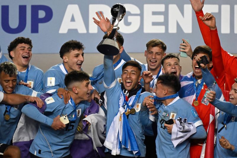 Para pemain Uruguay merayakan juara Piala Dunia U-20