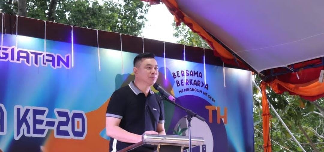 Bupati Kaimana Freddy Thie 