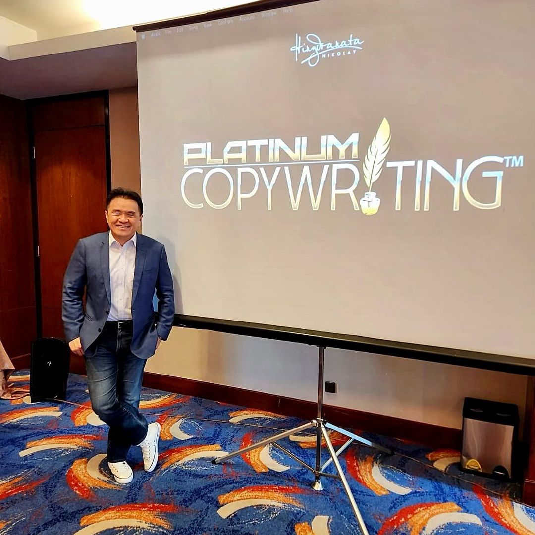 Hingdranata Nikolay adalah orang pertama di Asia Tenggara yang mendapat predikat master trainer berlisensi NLP dari Dr.Richard Bandler.