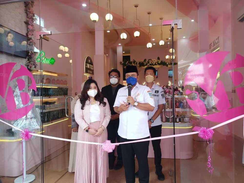 Pembukaan gerai Yoursbeauty