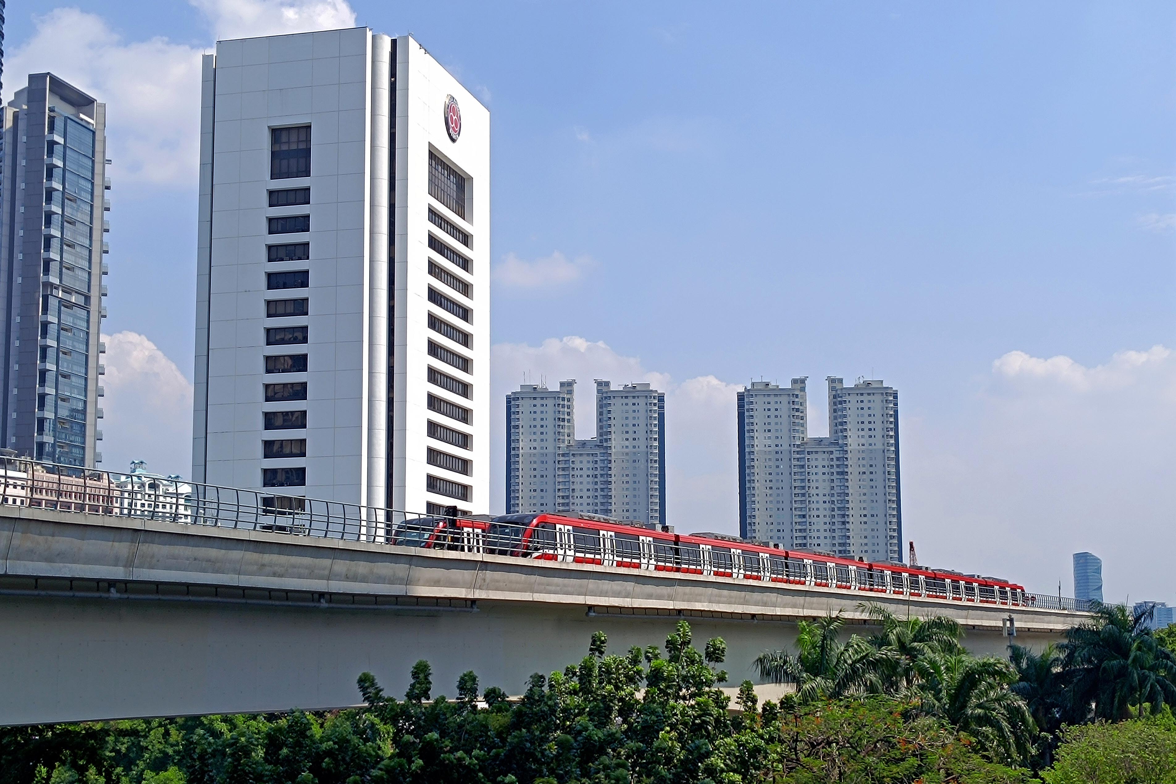 Presiden Minta LRT Jabodebek Sampai Karawang dan Bogor