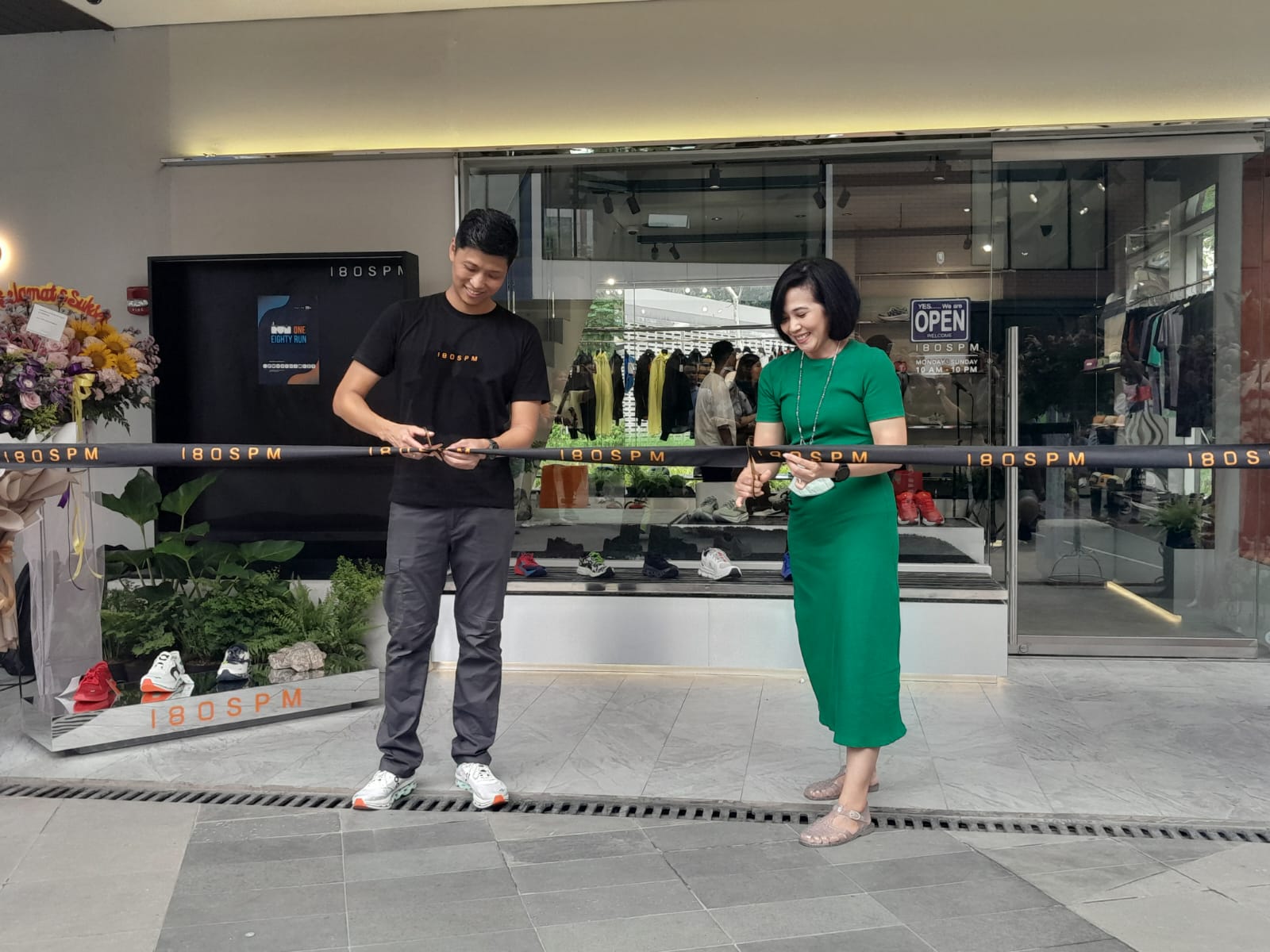 180spm, destinasi premier bagi para pecinta lari, mengumumkan grand opening toko keduanya di kawasan One Satrio CBD Mega Kuningan, Jakarta.