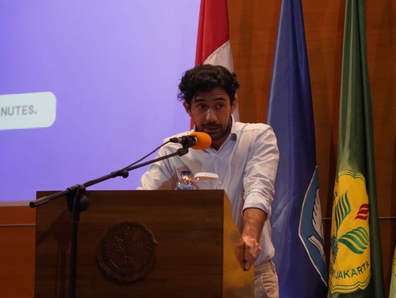 Reza Rahadian menjadi pengajar dalam program Praktisi Mengajar di UNJ.