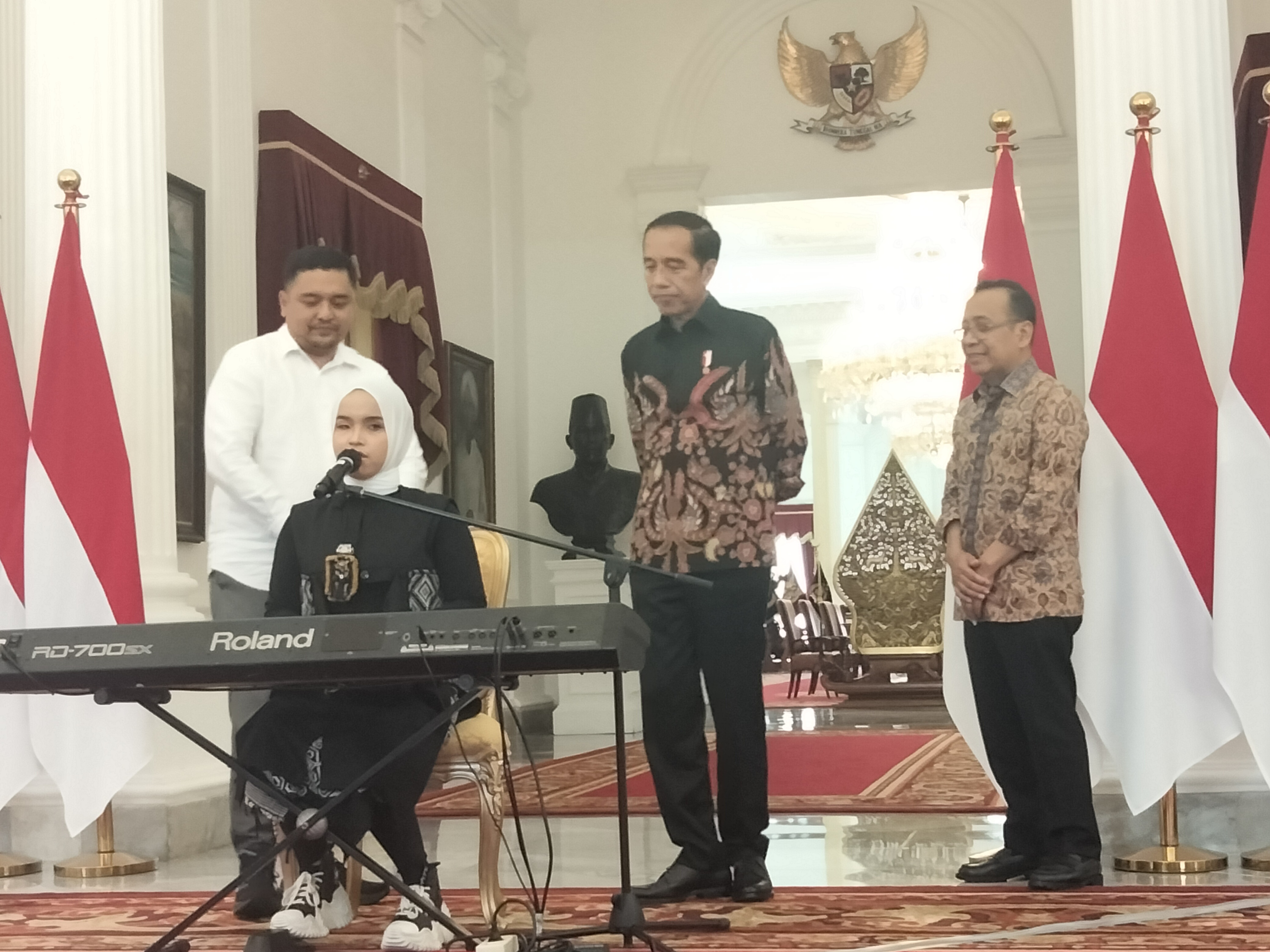 Putri Ariani menyanyikan dua lagu di Istana