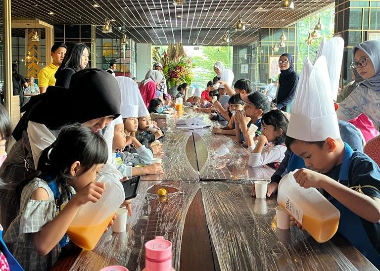 Avenzel Hotel & Convention bersama Playdoo Cibubur mengadakan kegiatan Fun Edukatif, dengan mengangkat tema “Little Hotelier”.
