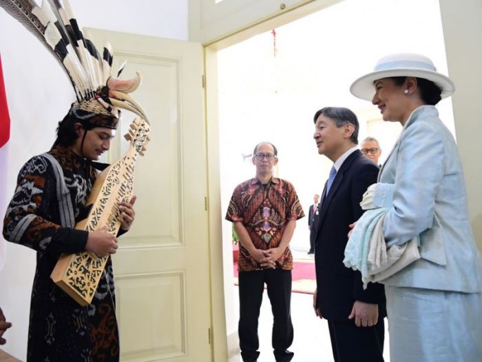 Kaisar Naruhito dan Permaisuri menikmati alunan musik di Istana Bogor.