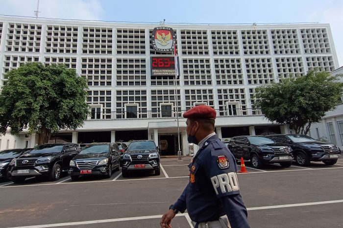 Papan elektronik hitungan mundur menunjukkan pemungutan suara 14 Februari 2024 