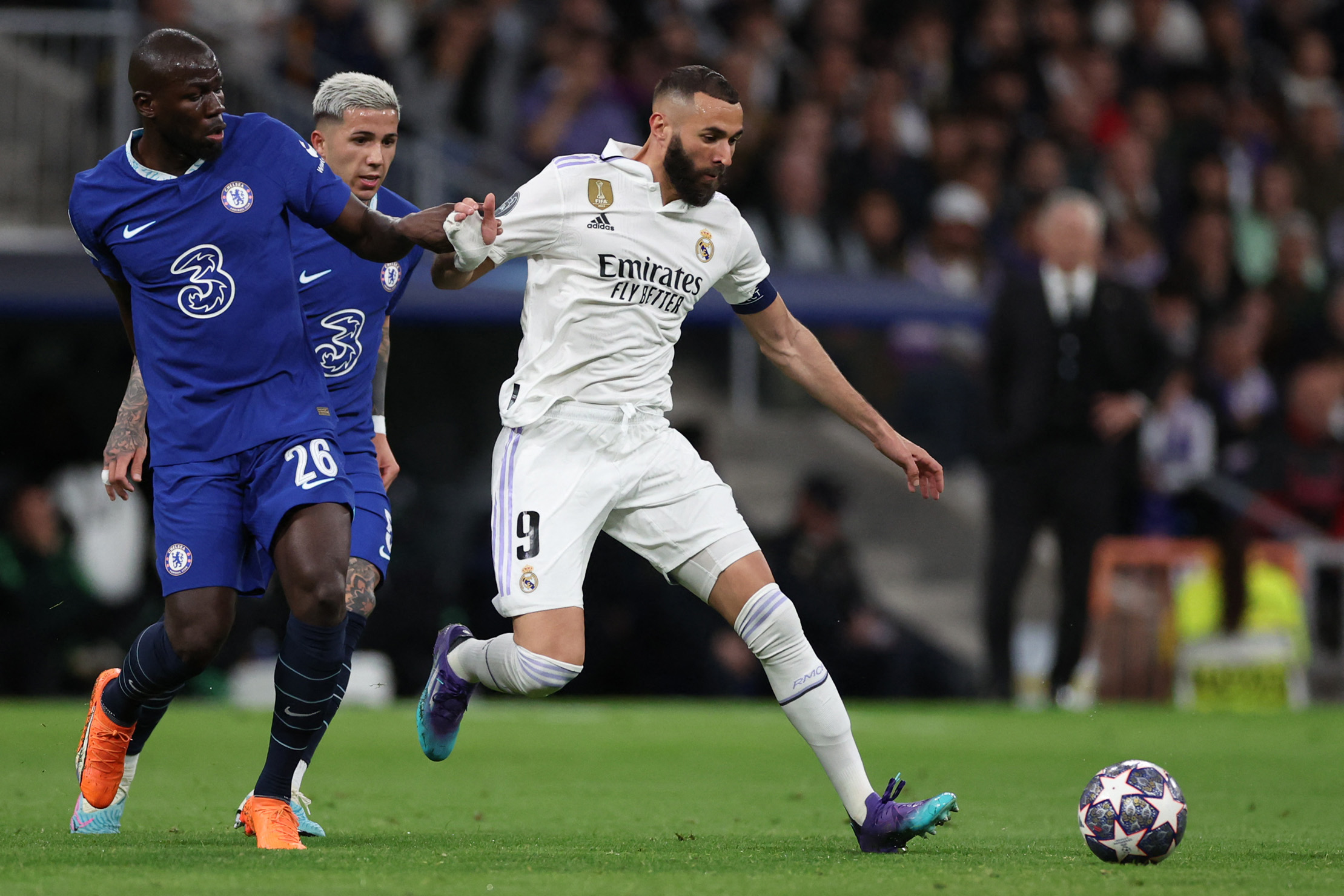 Bek Chelsea Kalidou Koulibaly (kiri)