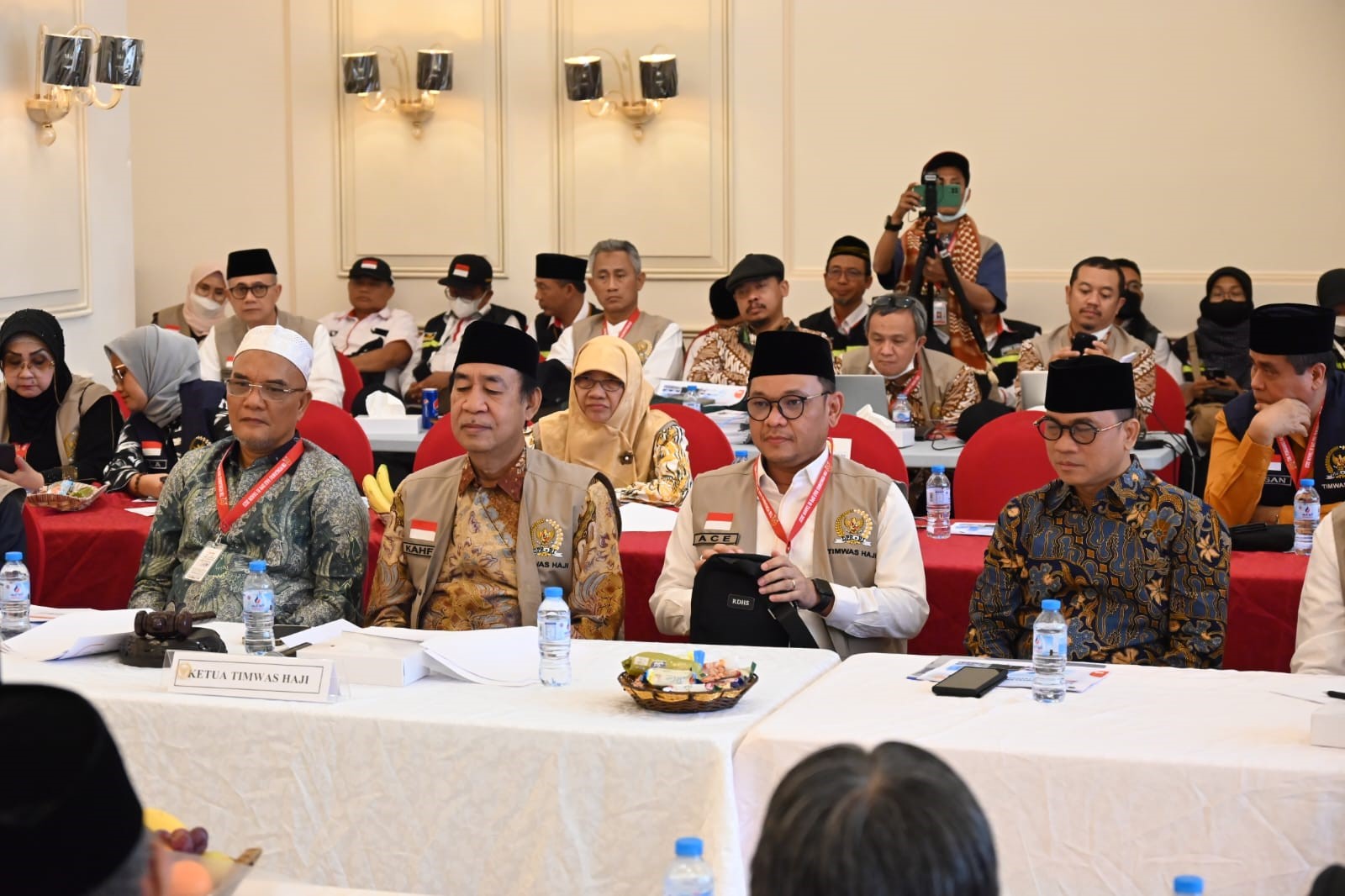 Ketua Komisi VIII DPR Marwan Dasopang saat mengikuti Rapat Kerja antara Timwas Haji DPR dengan Kemenag di Mekkah, Arab Saudi, Minggu (25/6).